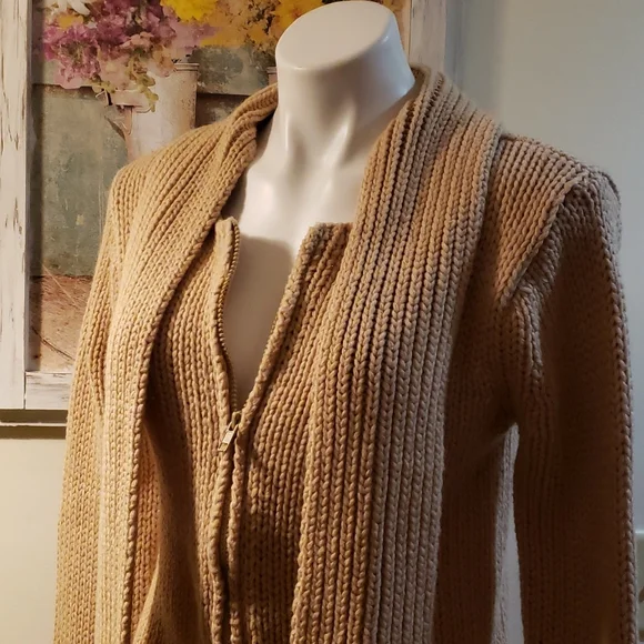 Zoey Beth Sweater - Picture 4 of 6